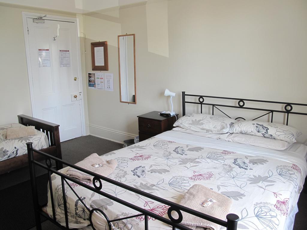 Dorset House Backpackers Hostel ไครสต์เชิร์ช ภายนอก รูปภาพ