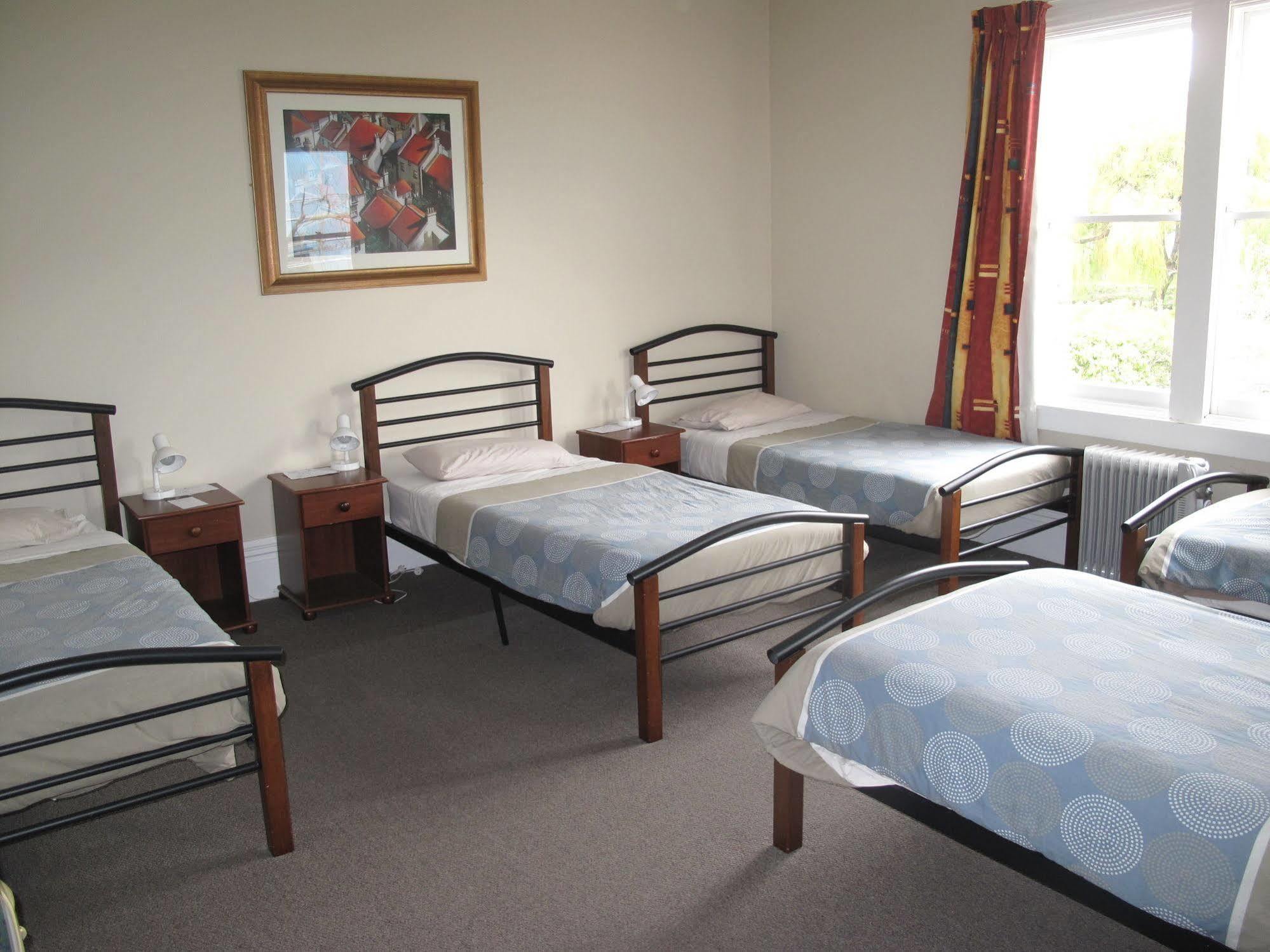 Dorset House Backpackers Hostel ไครสต์เชิร์ช ภายนอก รูปภาพ