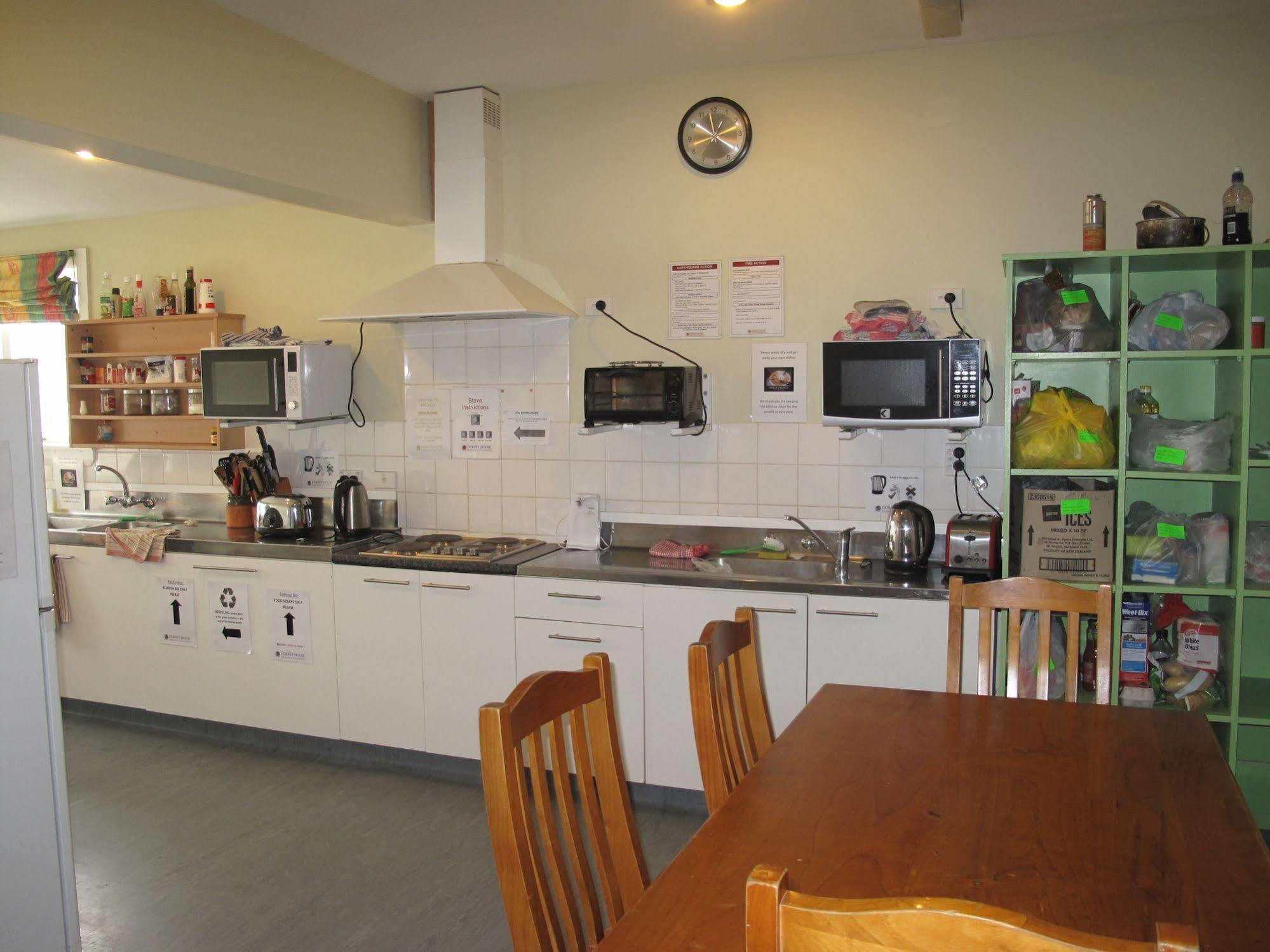 Dorset House Backpackers Hostel ไครสต์เชิร์ช ภายนอก รูปภาพ