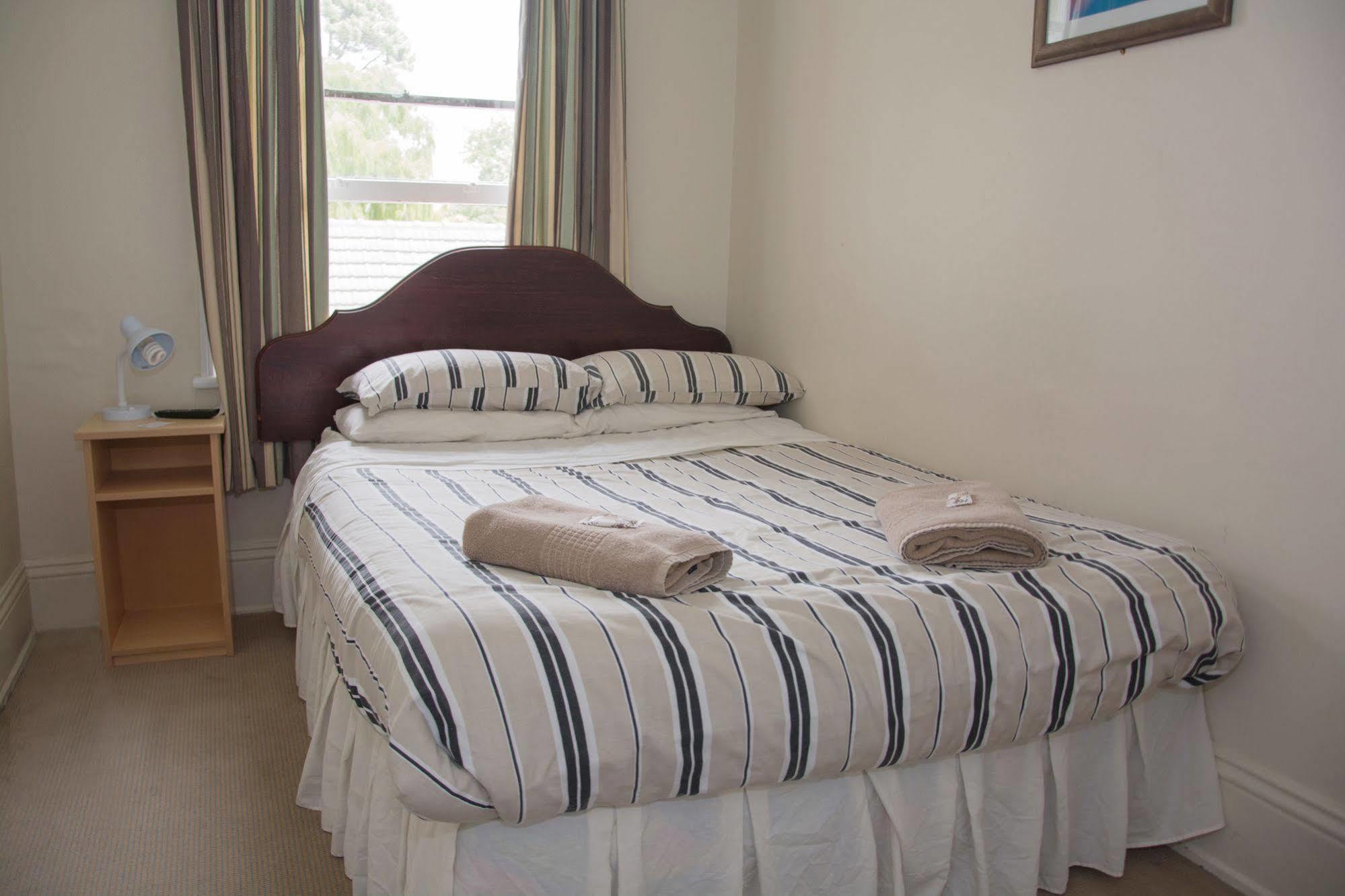 Dorset House Backpackers Hostel ไครสต์เชิร์ช ภายนอก รูปภาพ