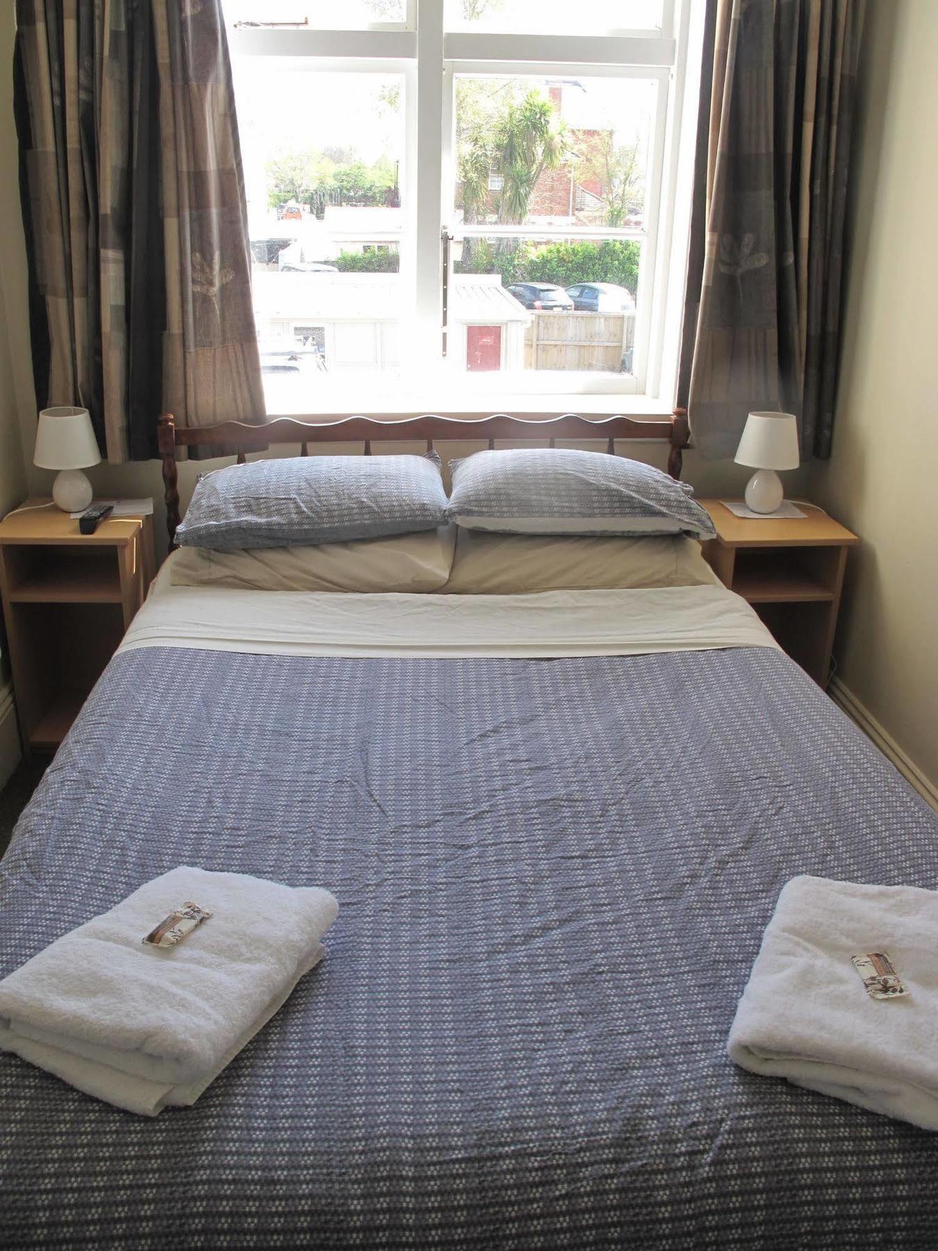 Dorset House Backpackers Hostel ไครสต์เชิร์ช ภายนอก รูปภาพ