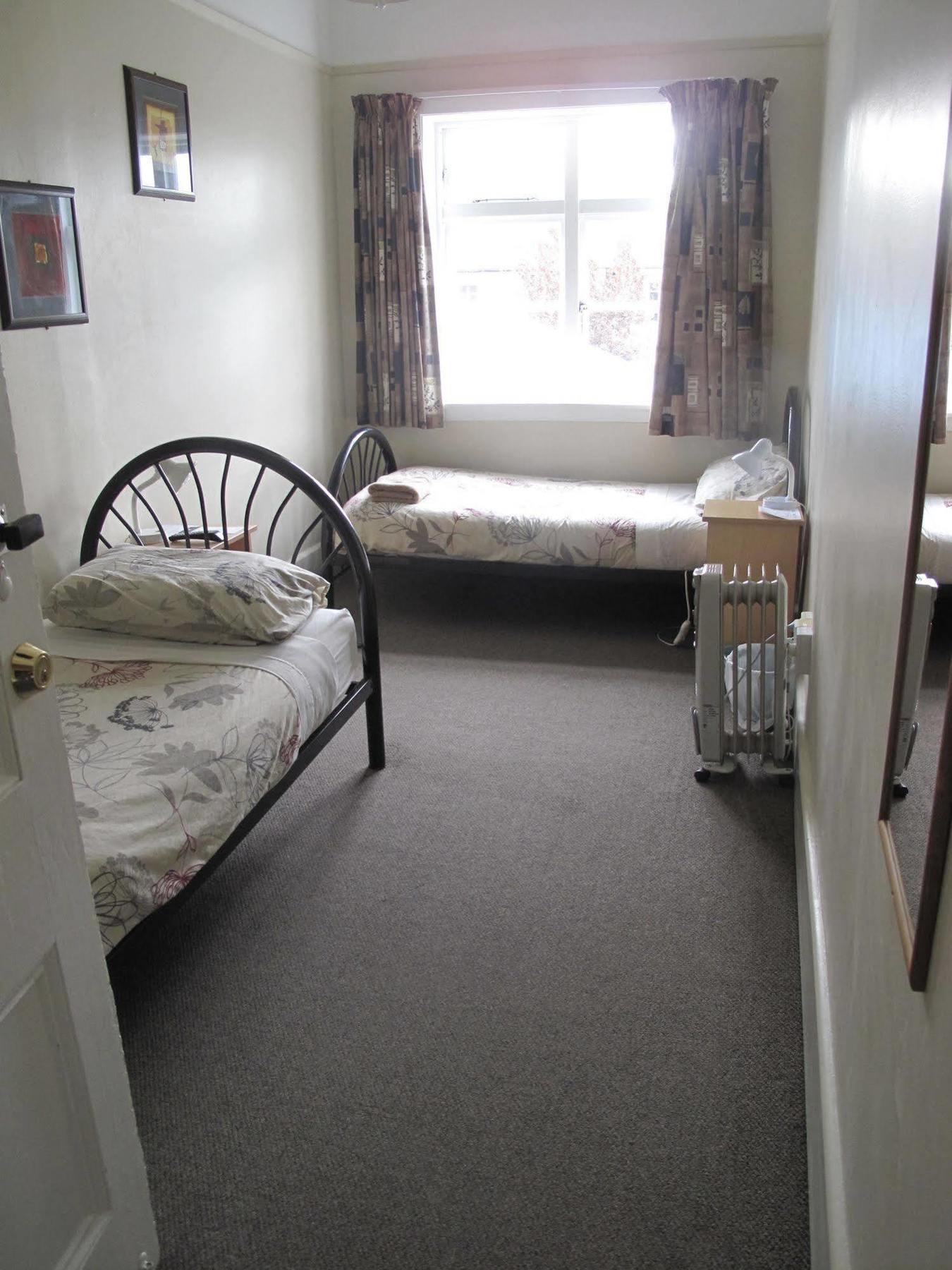 Dorset House Backpackers Hostel ไครสต์เชิร์ช ภายนอก รูปภาพ