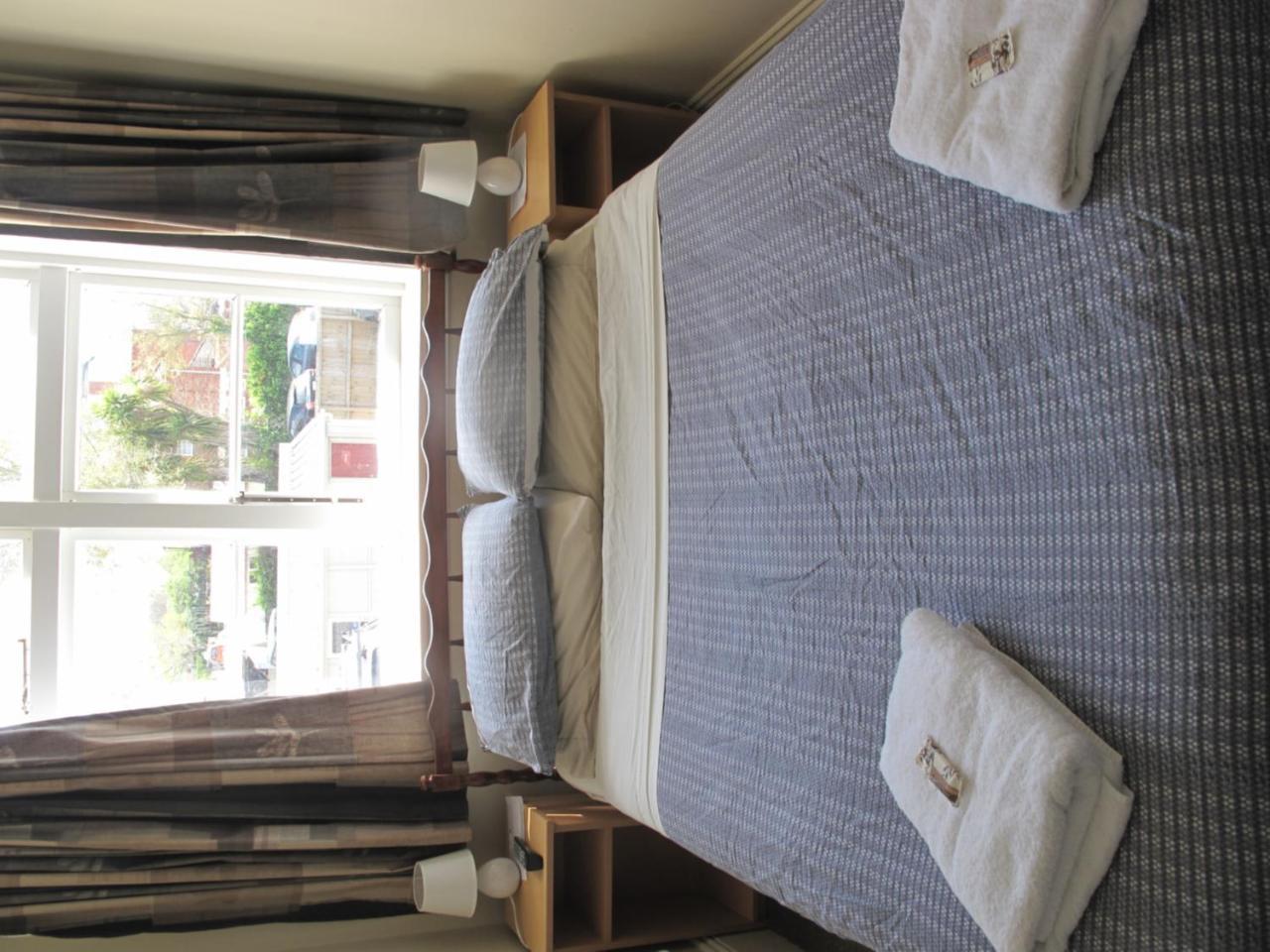 Dorset House Backpackers Hostel ไครสต์เชิร์ช ภายนอก รูปภาพ
